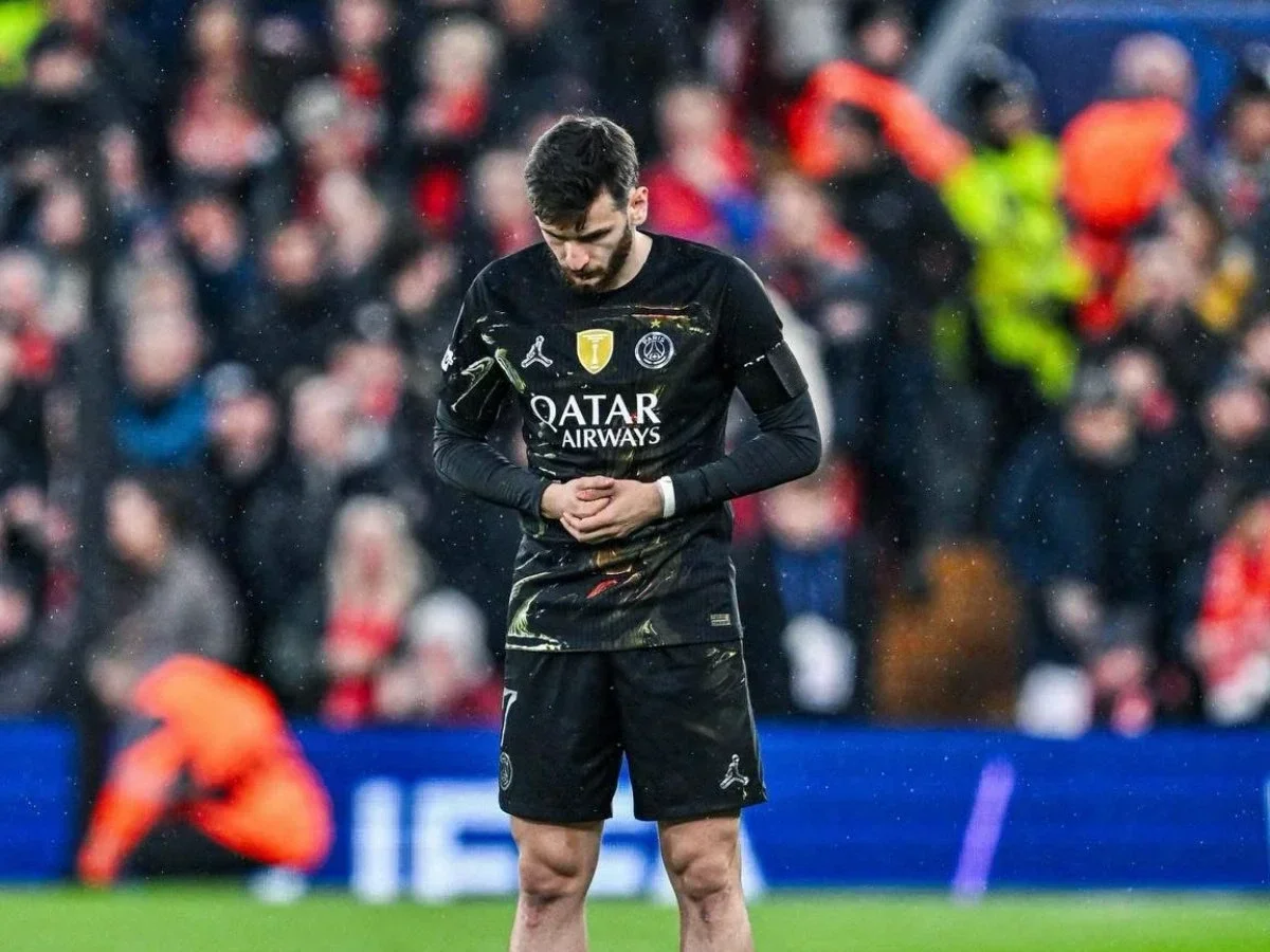 Infortunio Kvaratskhelia, rottura del crociato dopo PSG-Barcellona: stagione a rischio