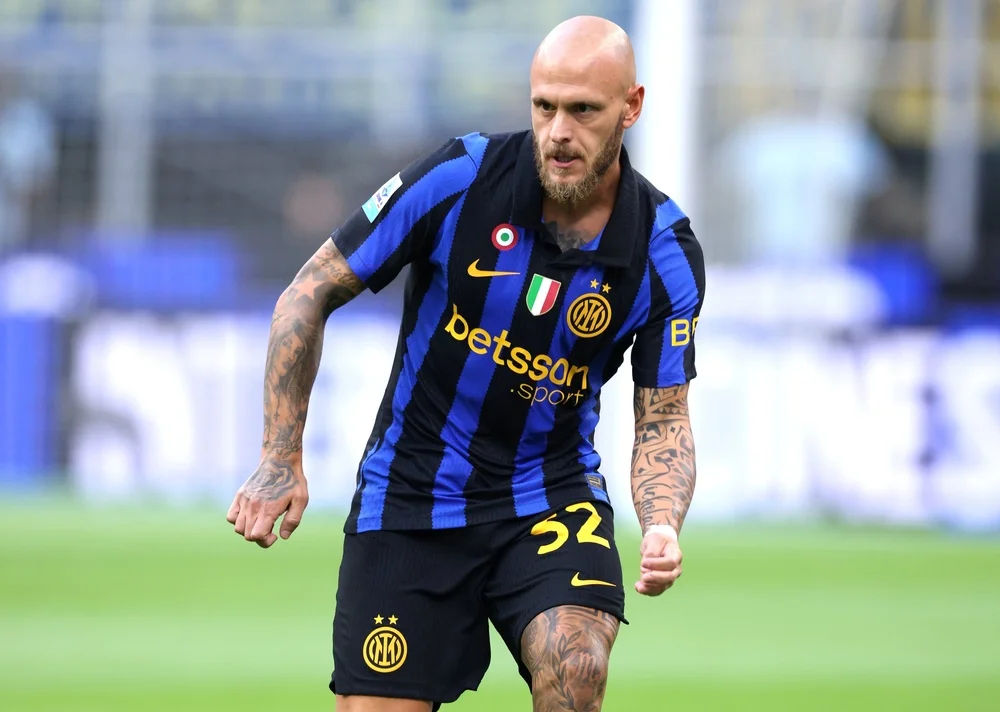Inter, aggiornamenti sui rinnovi di Dimarco e Carlos Augusto: tutte le novità